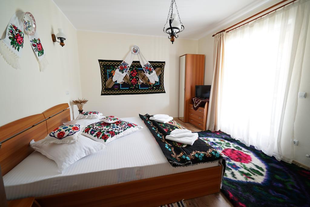 Casa Bunicii Hotel Majszin Kültér fotó