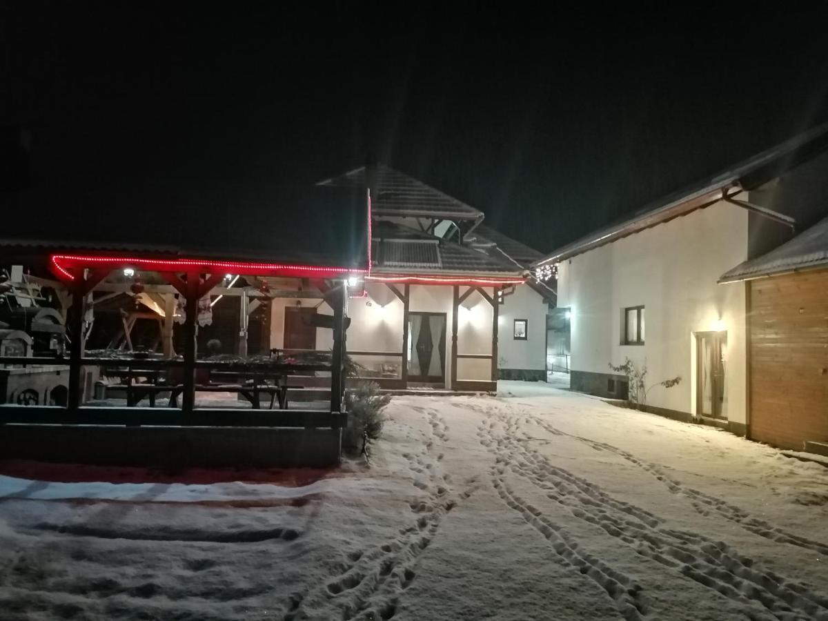 Casa Bunicii Hotel Majszin Kültér fotó